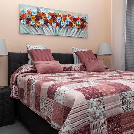BIT-City Studio und Appartement Bitburg Esterno foto